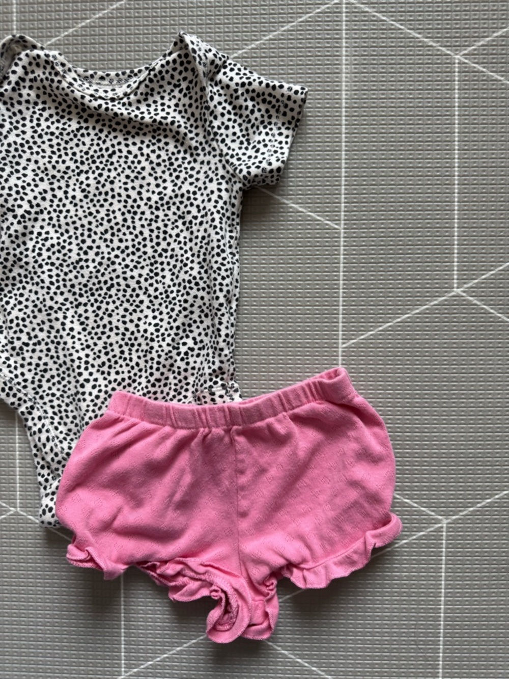 Old Navy|Baby girl summer set,polka dot bodysuit & pink Ruffle Hem Shorts•••Boho